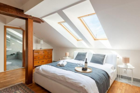 Spacious 4-bedrooms apartment near National Museum